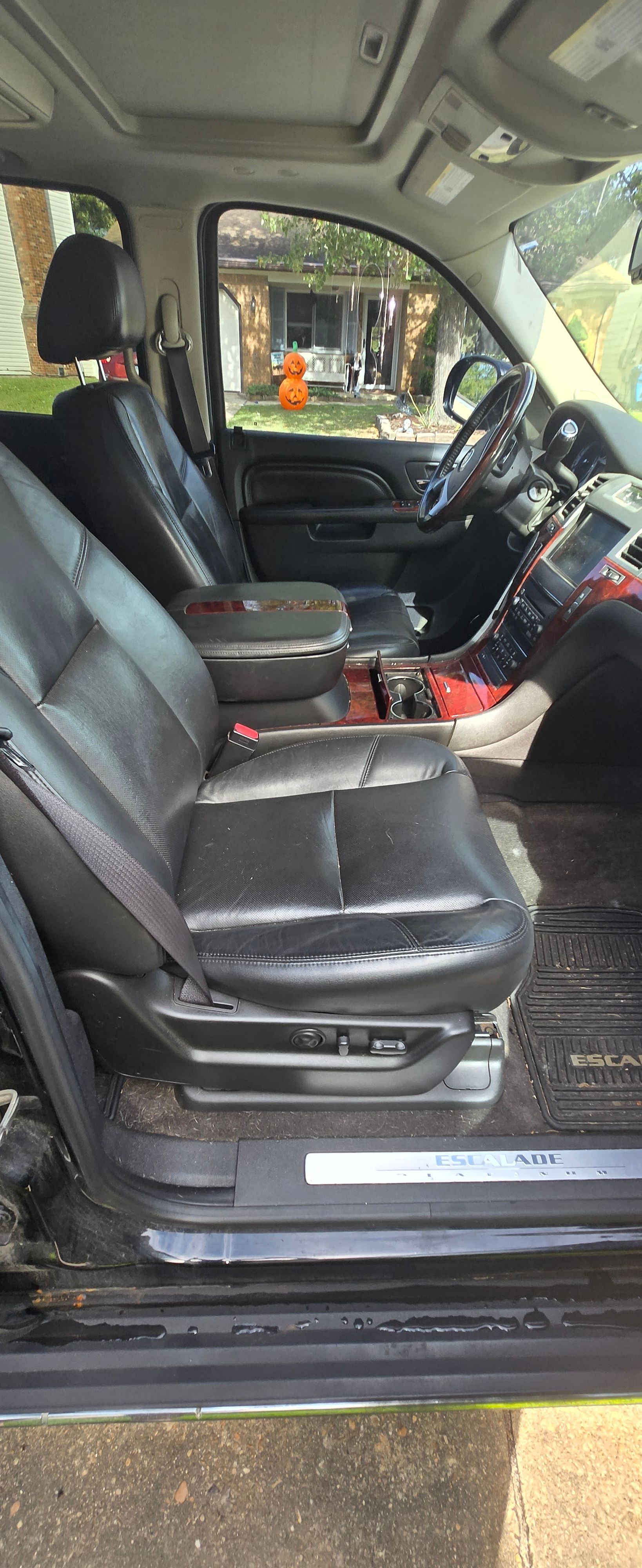 Used 2011 Cadillac Escalade EXT Luxury AWD/4WD image 17