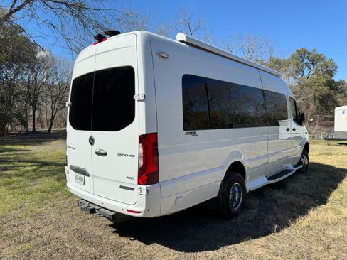 Used 2023 Mercedes-Benz Sprinter 3500 image 9