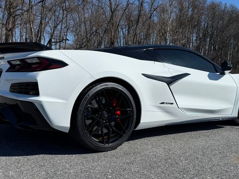 Used 2024 Chevrolet Corvette Z06 image 9