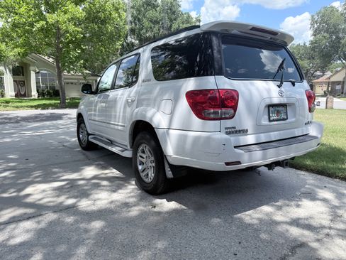 Used 2005 Toyota Sequoia Limited RWD image 2