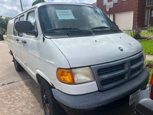 Used 2000 Dodge B2500 RWD image 1