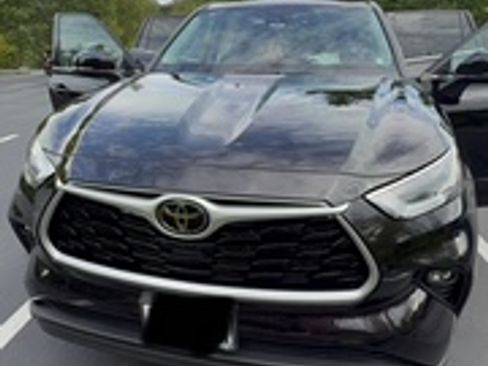 Used 2021 Toyota Highlander LE image 5