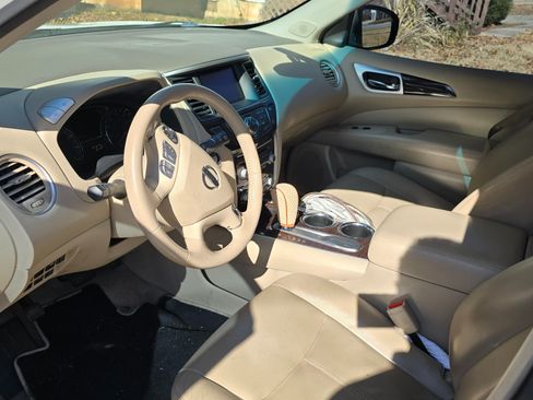 Used 2014 Nissan Pathfinder SL w/ SL Premium Package image 4