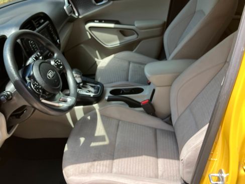 Used 2020 Kia Soul S FWD image 12