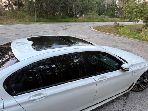 Used 2019 BMW 750i w/ Executive Package image 5