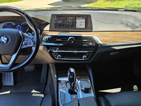 Used 2018 BMW 530i RWD image 13