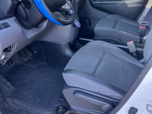 Used 2013 Nissan NV200 SV w/ Exterior Appearance Pkg FWD image 4