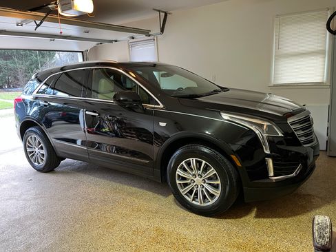 Used 2018 Cadillac XT5 Luxury w/ Driver Awareness Package image 2