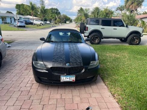 Used 2006 BMW Z4 3.0i image 2
