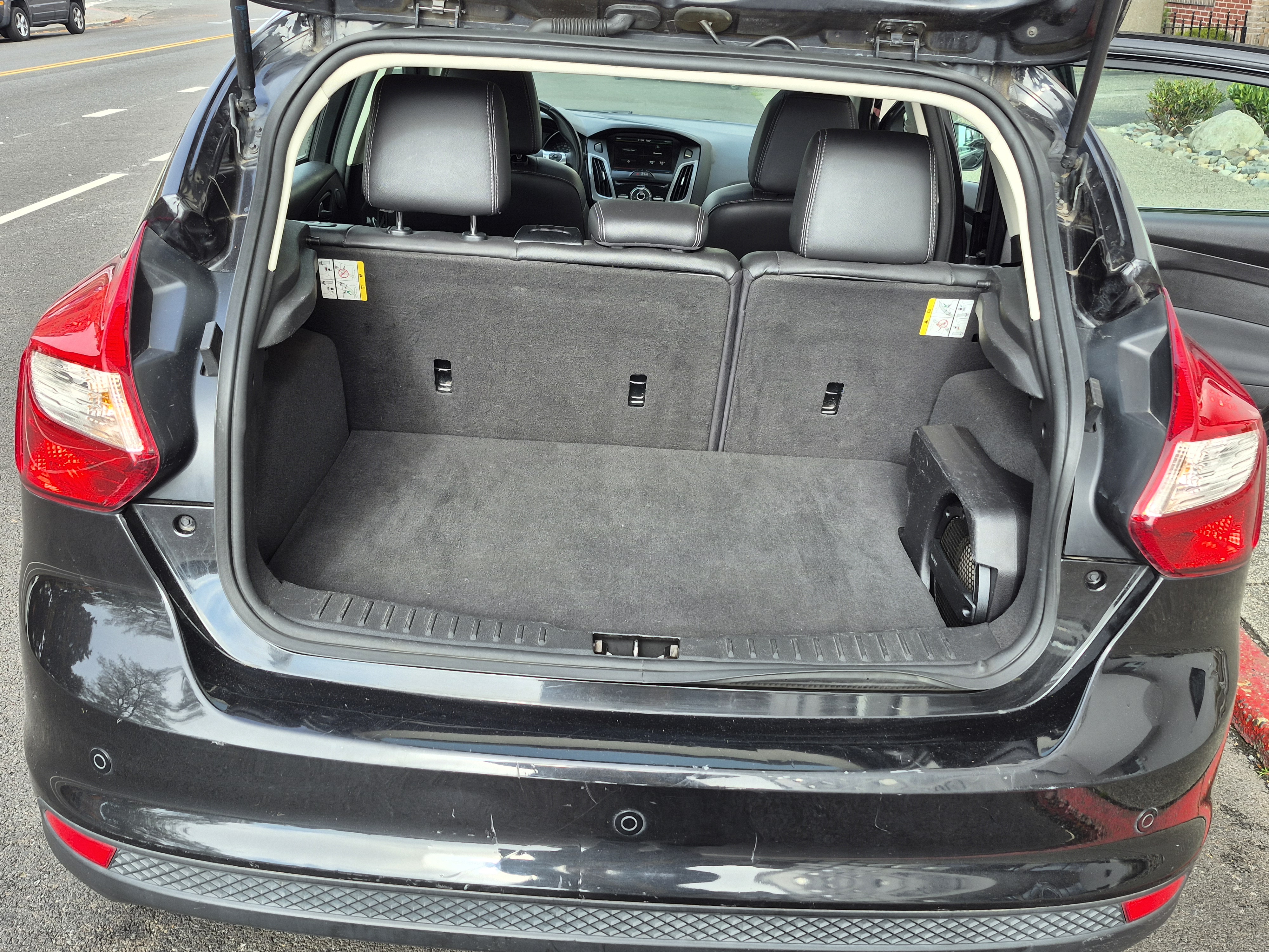 Used 2012 Ford Focus Titanium FWD image 15