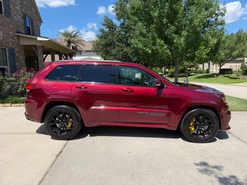 Used 2019 Jeep Grand Cherokee Trackhawk AWD/4WD image 2