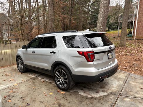 Used 2017 Ford Explorer Sport image 5