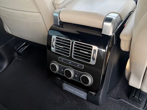 Used 2017 Land Rover Range Rover HSE image 30