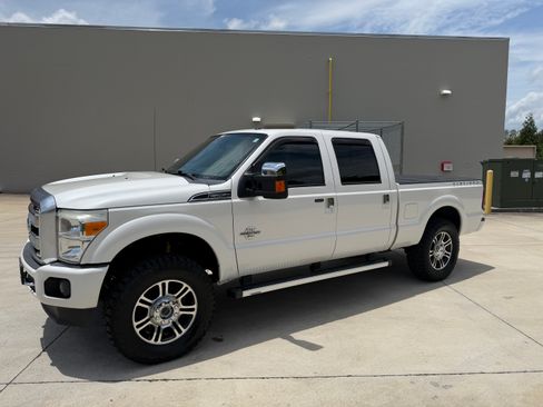 Used 2016 Ford F250 Platinum w/ FX4 Off-Road Package AWD/4WD image 2