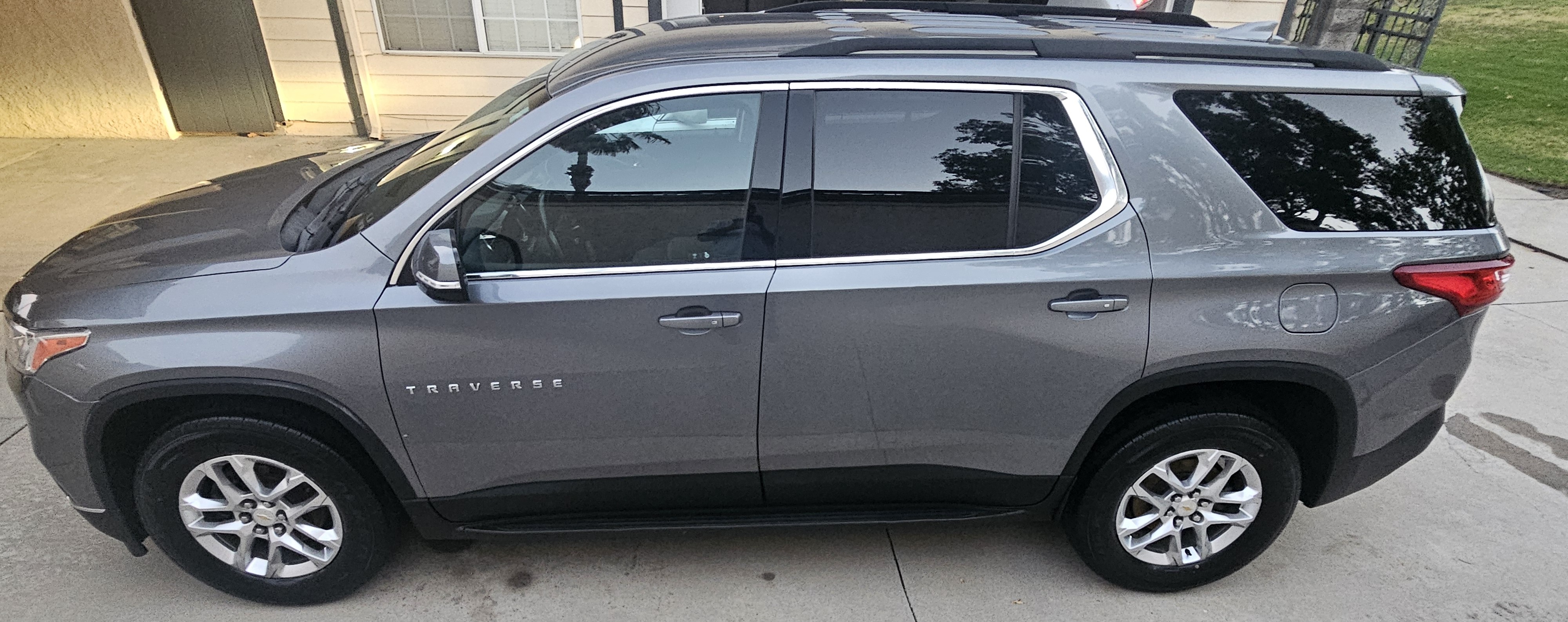 Used 2020 Chevrolet Traverse LT FWD image 4