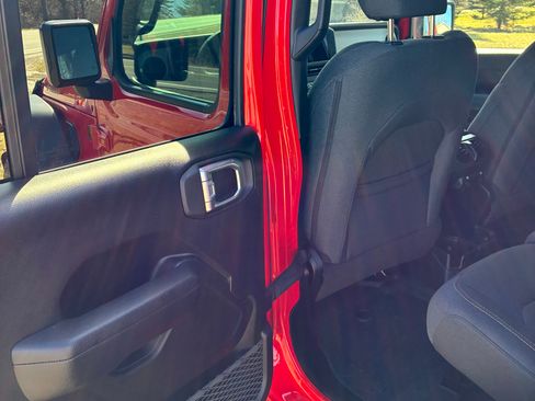 Used 2024 Jeep Wrangler Unlimited Sport image 19