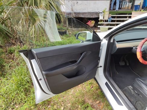 Used 2020 Tesla Model Y Long Range image 17