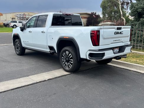 Used 2026 GMC Sierra 2500 Denali Ultimate w/ Max Trailering Package AWD/4WD image 5