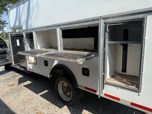 Used 2011 Ford F550 4x4 Crew Cab Super Duty w/ Payload Upgrade Pkg image 1