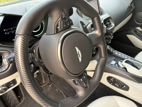 Used 2022 Aston Martin V8 Vantage Coupe image 26