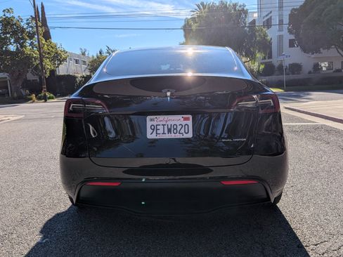 Used 2023 Tesla Model Y Long Range image 9