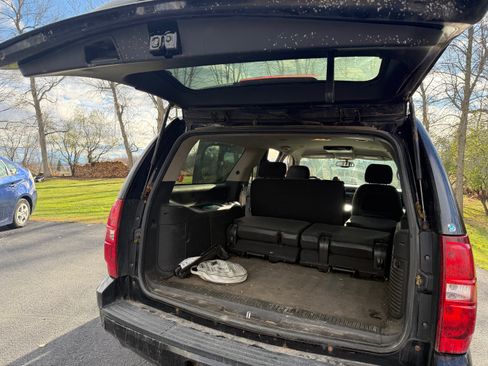 Used 2008 Chevrolet Suburban LT image 9