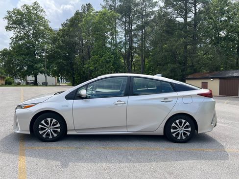 Used 2022 Toyota Prius Prime XLE FWD image 4