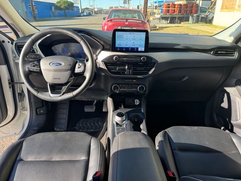 Used 2022 Ford Escape SEL w/ Technology Package image 6