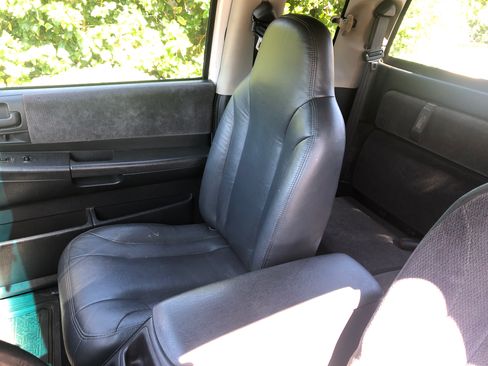 Used 2001 Dodge Dakota Sport image 12