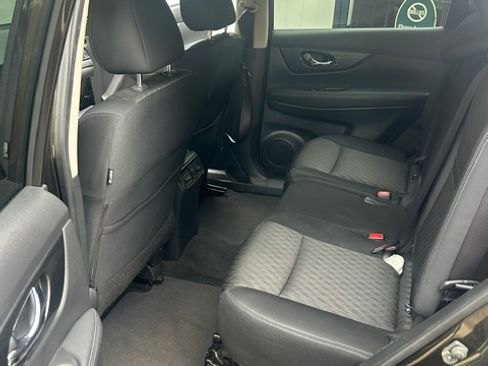 Used 2017 Nissan Rogue SV AWD/4WD image 5