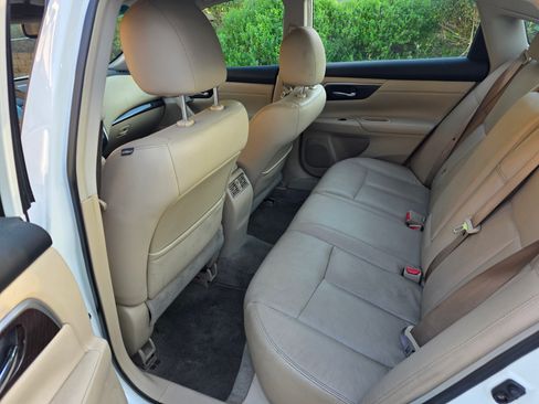 Used 2013 Nissan Altima 2.5 SL w/ Technology Pkg image 11