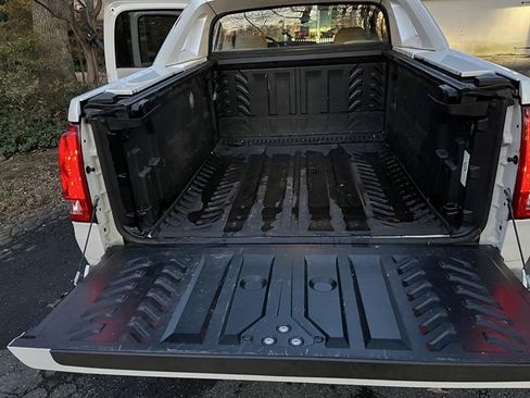 Used 2006 Cadillac Escalade EXT image 8