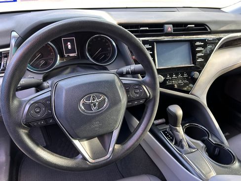 Used 2018 Toyota Camry LE FWD image 12