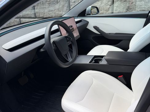 Used 2025 Tesla Model 3 Long Range RWD image 18