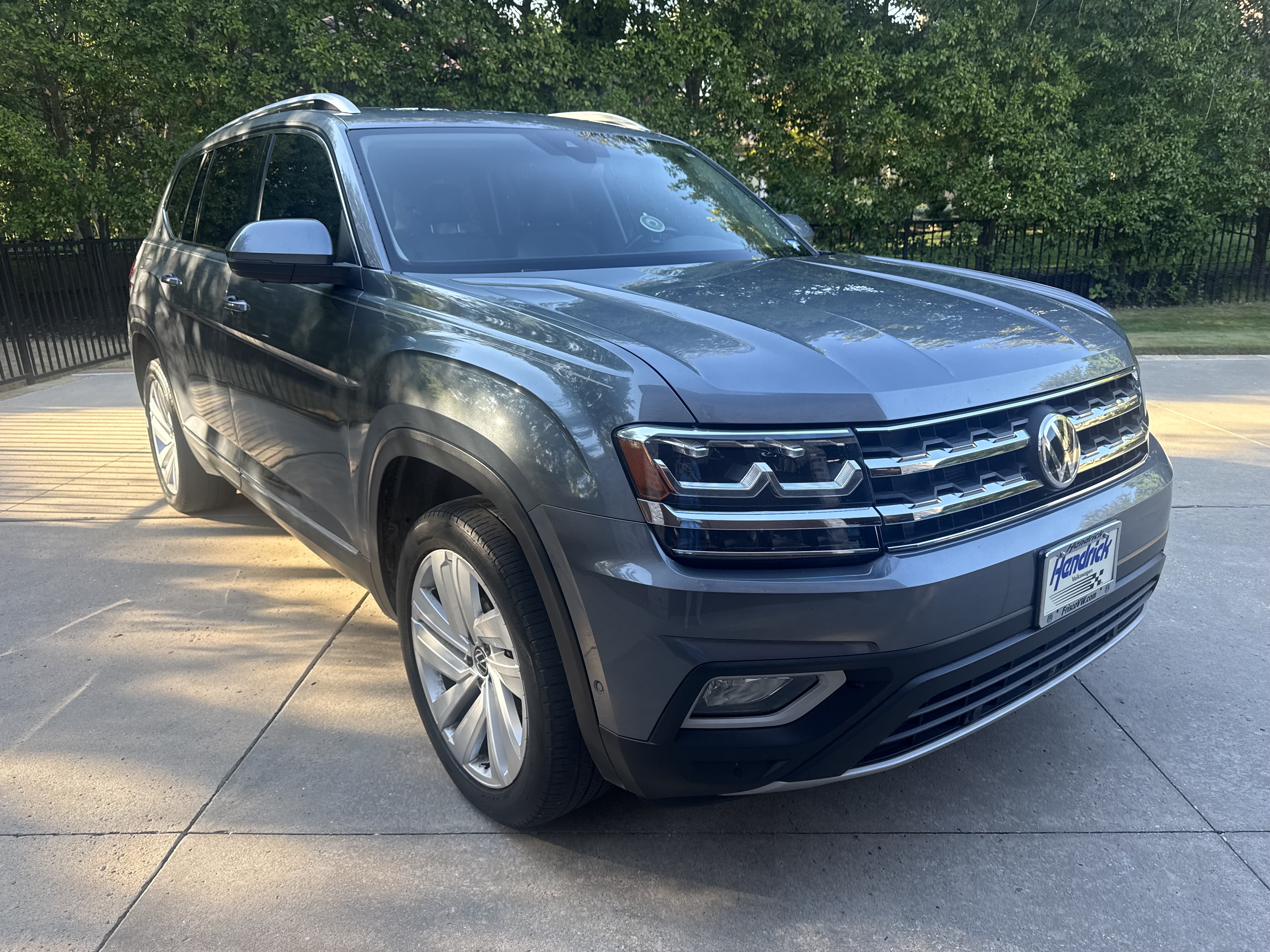 Used 2018 Volkswagen Atlas SEL Premium AWD/4WD image 2