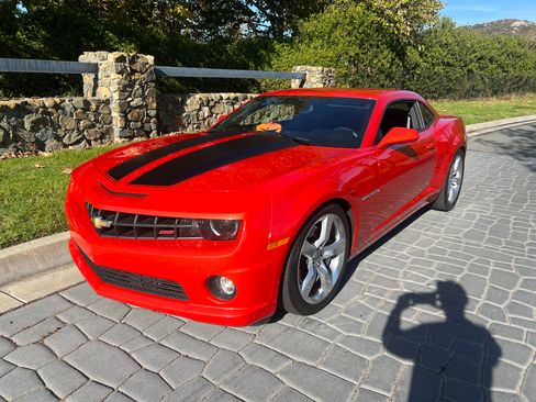 Used 2010 Chevrolet Camaro SS w/ RS Package image 4