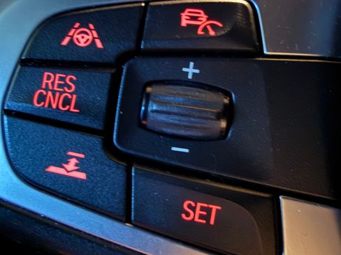 Used 2018 BMW 530e image 16