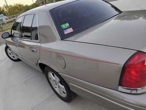 Used 2003 Ford Crown Victoria LX RWD image 5