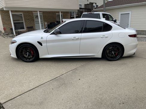 Used 2020 Alfa Romeo Giulia Quadrifoglio image 2