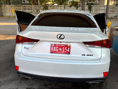 Used 2019 Lexus IS 300 image 10