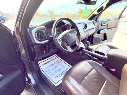 Used 2016 Toyota Tacoma Limited image 9