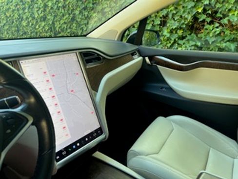 Used 2018 Tesla Model X P100D image 2