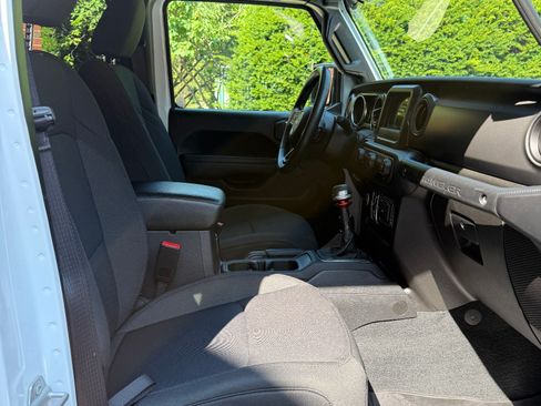 Used 2022 Jeep Wrangler Unlimited Sport AWD/4WD image 8