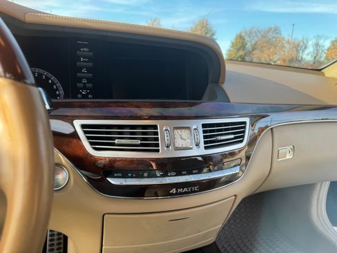 Used 2013 Mercedes-Benz S 550 4MATIC image 9