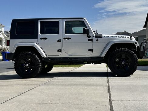 Used 2008 Jeep Wrangler Unlimited Sahara w/ Dual Top Group AWD/4WD image 18