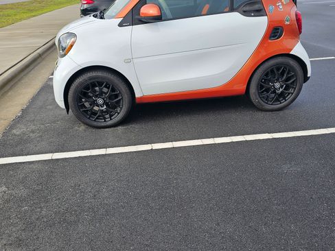 Used 2016 smart fortwo passion image 5