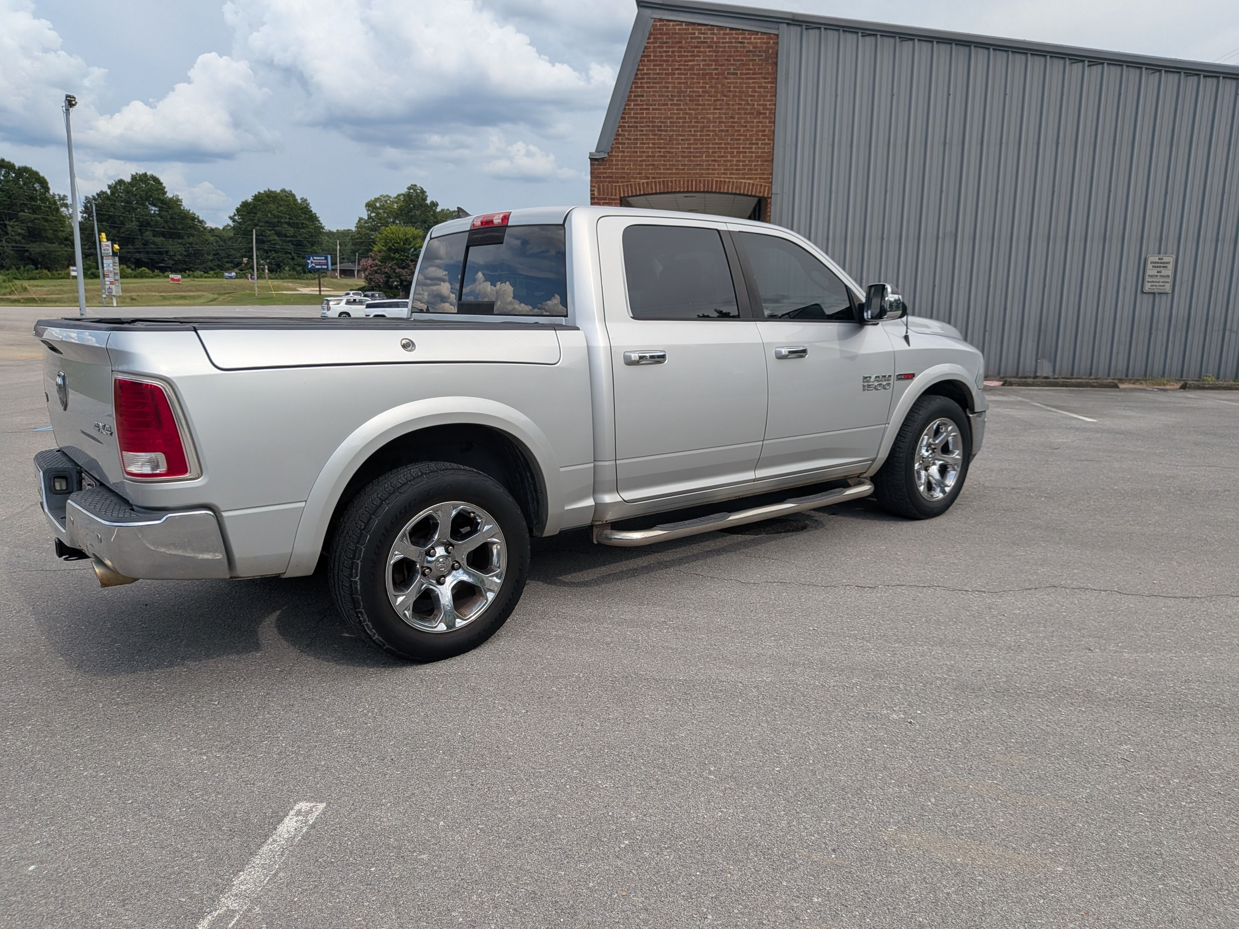 Used 2015 RAM 1500 Laramie AWD/4WD image 6