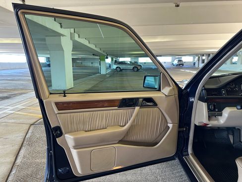 Used 1995 Mercedes-Benz E 320 Sedan image 24