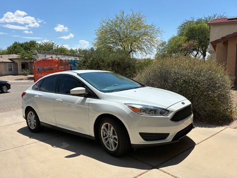 Used 2018 Ford Focus SE FWD image 1