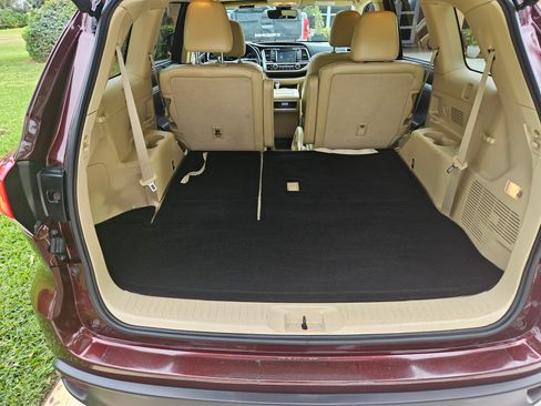 Used 2019 Toyota Highlander XLE image 6